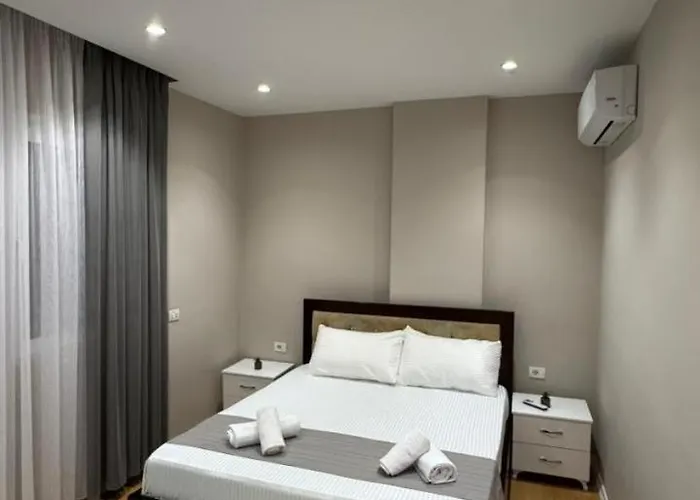 Gloria New Bazaar Apartament Tirana